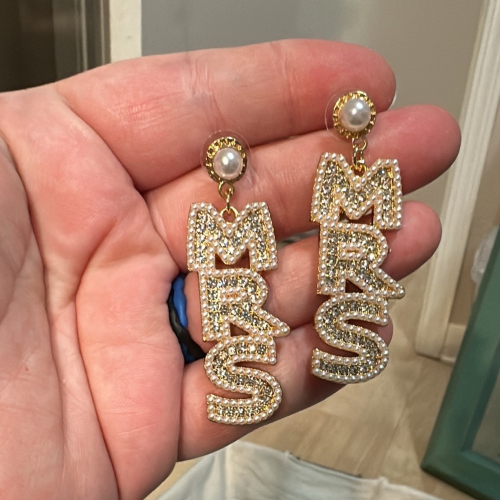 MRS. Earrings new